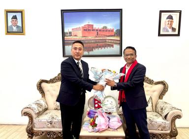 नेपाल धितोपत्र बोर्डका अध्यक्ष र नेपाल राष्ट्र बैंकका गभर्नरबीच शिष्टाचार भेट