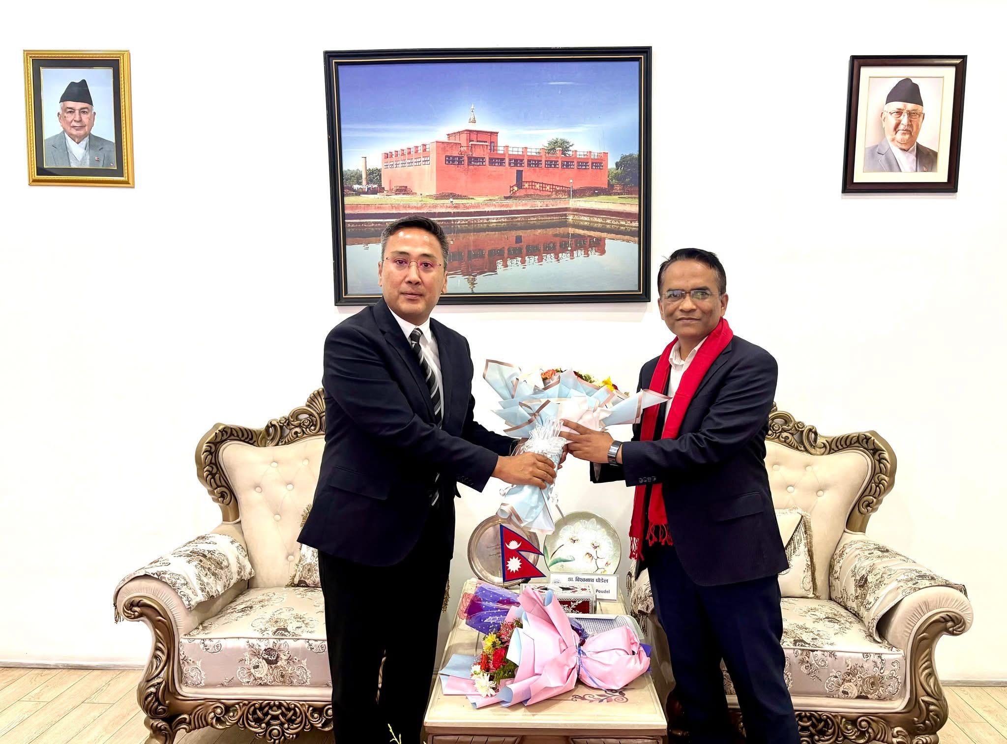 नेपाल धितोपत्र बोर्डका अध्यक्ष र नेपाल राष्ट्र बैंकका गभर्नरबीच शिष्टाचार भेट