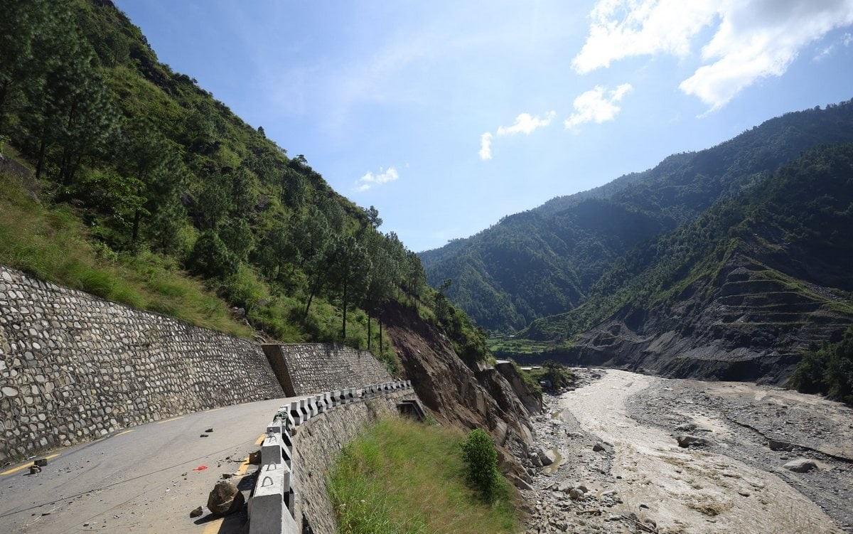 बाढीपहिरोले ध्वस्त सडक पुनर्निर्माणमा १२ अर्ब ३८ करोड लाग्ने अनुमान